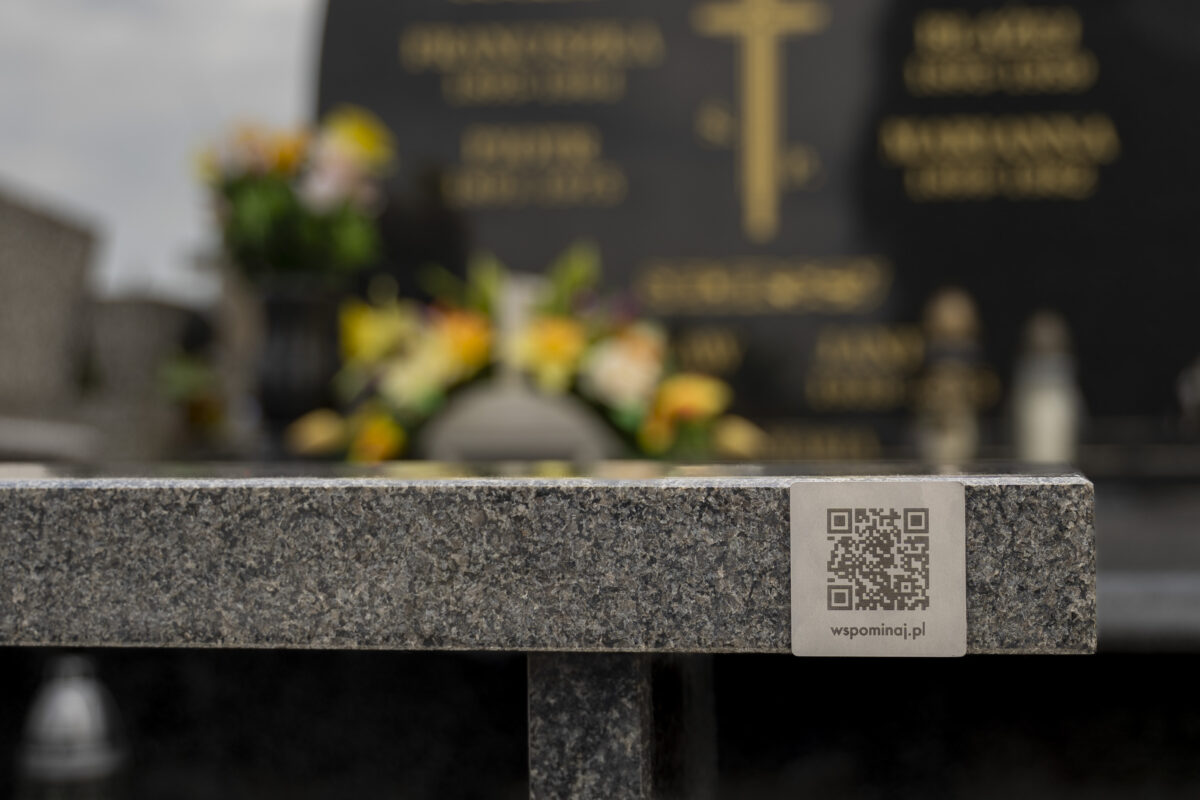 concordia wspominaj - kod QR na nagrobku